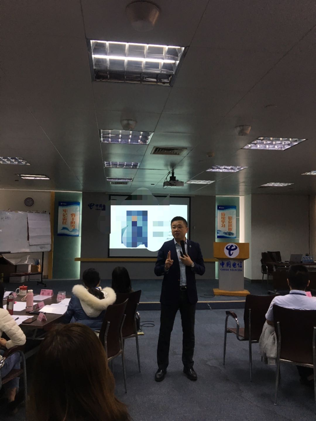 12月3-4日李培翔老师为肇庆某通信企业带来【逻辑思维与工作汇报课程圆满成功