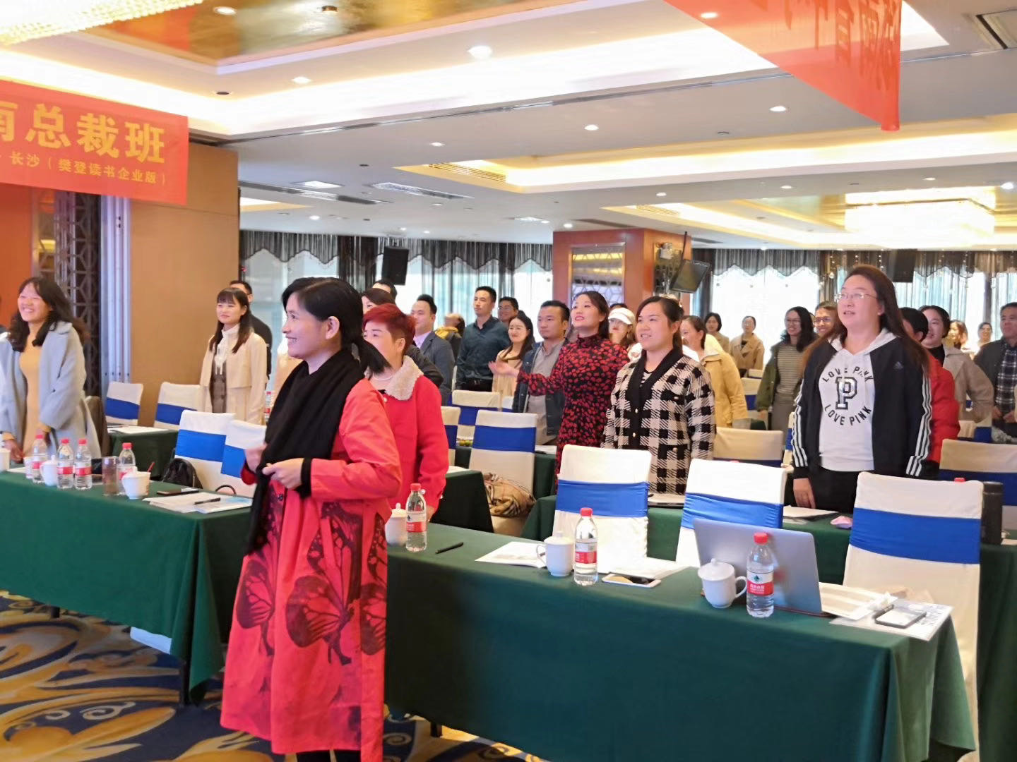 【国学传承-颜何老师】
颜何老师2019-10-26日《曾国藩识人用人》长沙开讲！
颜何老师由曾国藩的识人用人八字诀：广收、慎用、勤教、严绳展开，从解读到运用，颜何老师带你走进国学[耶]
