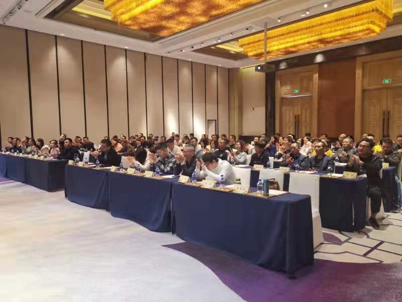 【国学传承-颜何老师】2019-10-31日华润三九商道十年主题活动，颜何老师的《儒释道智慧与领导力提升》课程让全国各地医院院长和医卫领导大为赞赏！