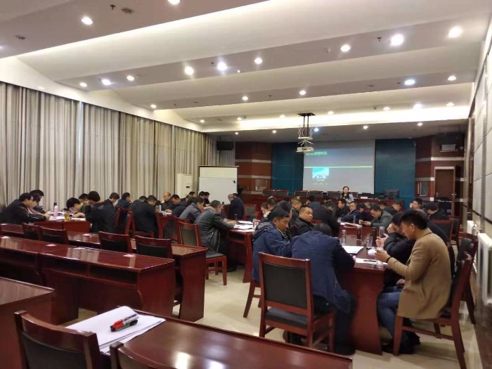 12月6日，孙燕老师为南阳某电力行业讲授《供电所服务技能1+1》。