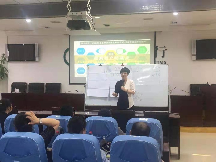 周云飞老师8月25号为湖南某农行银行讲授《网点转型新常态下综合营销技能提升》课程好评如潮！