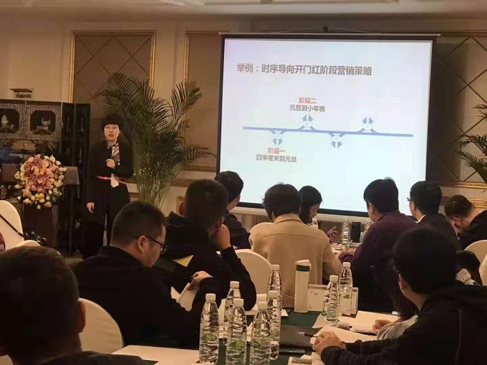 11月14日，周云飞老师在昆明为银行高管们讲授《夺势开门红》课程获得了机构和学员们的一致好评！