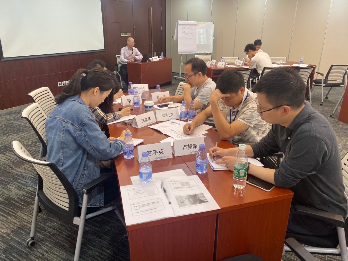 【李世源老师】10月19日受邀到深圳某银行讲授《心理学在管理中的应用》课程圆满结束。