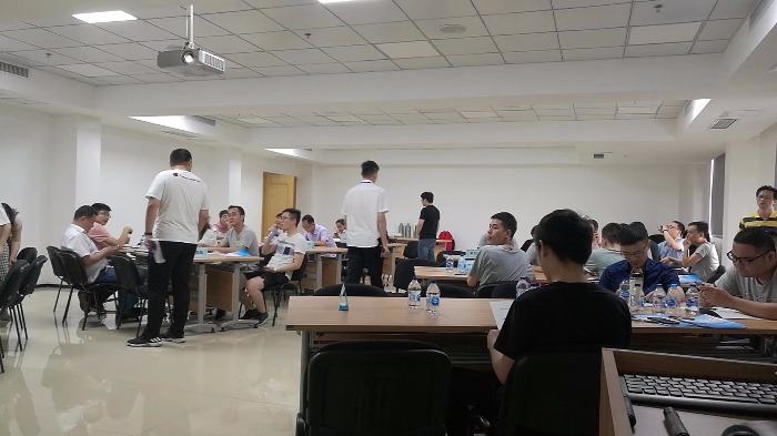 7月27日，吴正凡老师又受邀来到无锡为某钢铁行业的后备干部讲授《系统思维：思维能力提升综合训练》。