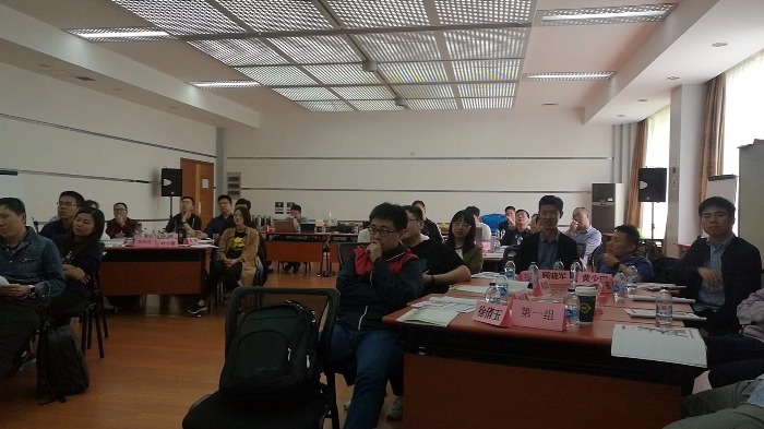 10月23日，吴正凡老师受邀到上海电信给他们的青年骨干讲授《结构化思维-思考更清晰，表达更准确》。