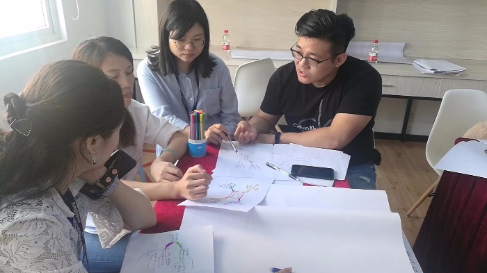 10月25-26日，吴正凡老师受邀为厦门某外企讲授《高效问题分析与解决》。虽然是周末时间，但是学员们依然认真的做研讨！！！
