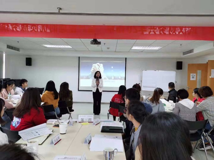 11月6日李方老师在武汉给某快递公司讲《客户经理的优质服务技巧》课程圆满结束~