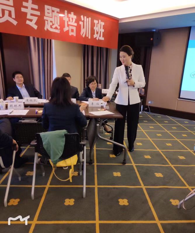 杨素珍老师10月22号在宜昌市为某企业讲授《课堂呈现与演讲技巧》课程
