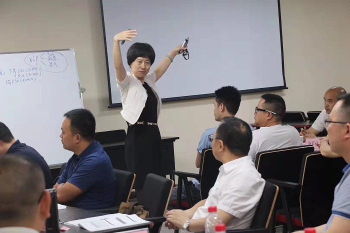 邓雨薇老师7月6-7日重庆《冠军企业的顶层设计》激情满满的课程圆满结束了