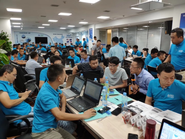 邹海龙老师2019年7月12-13日在南昌给某快消品企业讲授《商务报告与呈现技巧》的课程圆满结束。
