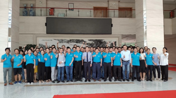 邹海龙老师2019年7月12-13日在南昌给某快消品企业讲授《商务报告与呈现技巧》的课程圆满结束。