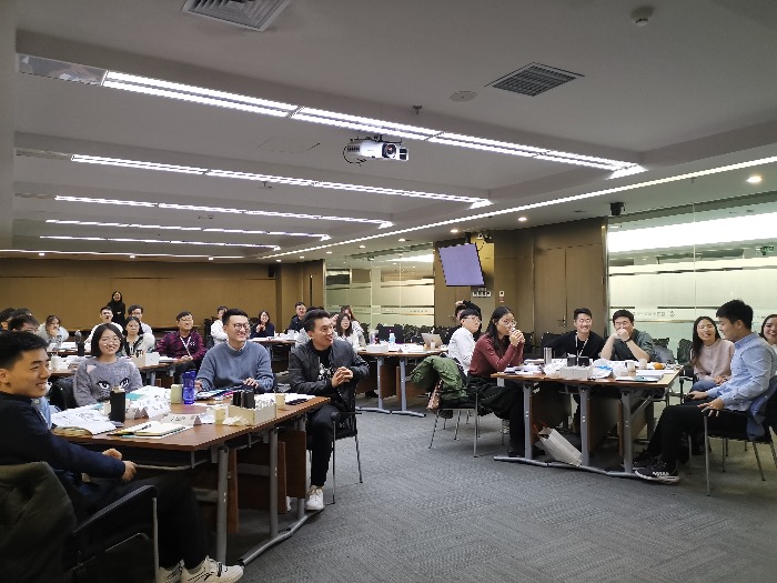 邹海龙老师2019年12月7日在保定给某地产企业讲授《工作汇报》的课程圆满结束！