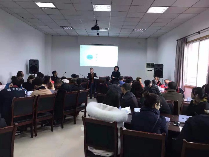 仝晓丽老师2018年11月29-30日为重庆某公司的 爆品项目《网格化精准营销》圆满结训 \ue231！