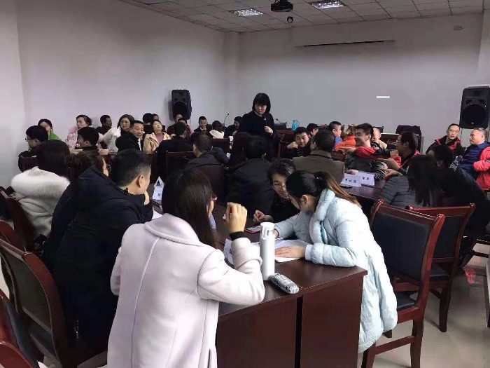 仝晓丽老师2018年11月29-30日为重庆某公司的 爆品项目《网格化精准营销》圆满结训 \ue231！