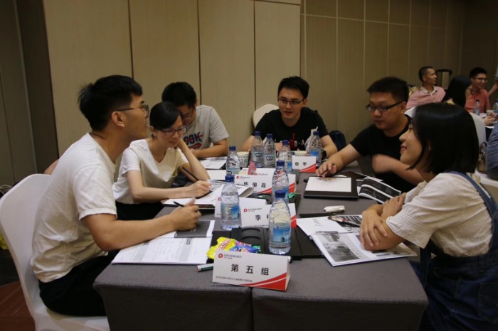 梁辉老师9月7号为东莞农商行清溪支行讲授《创新营销思维与新媒体营销方法论》课程，圆满结束！