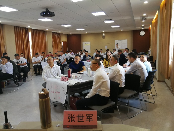 12月2日【张世军老师】在广州市为某石油公司80名“十佳百优”班组长学员讲授《卓越班组长管理能力提升》课程圆满结束。