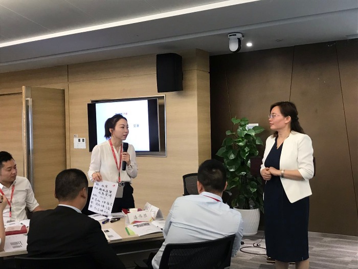 曾秋香老师-2019年4月10号在福州某地产公司讲授《管理者角色认知》课程