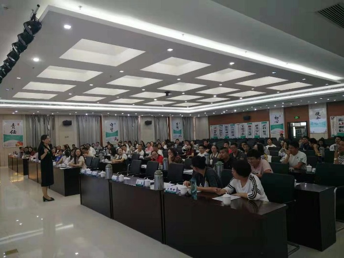 曾秋香老师--2019年8月14日为巴彦淖尔电业局讲授《情绪管理与调节技术》课程