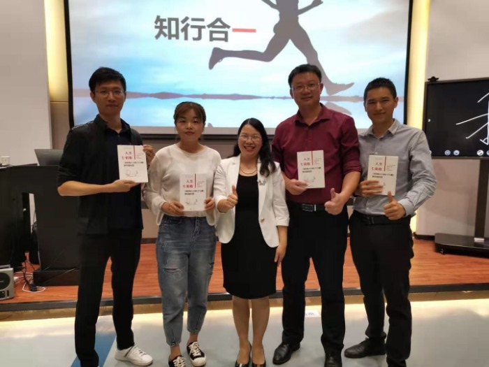 【古灵老师】10月12日及13日，古灵老师为阿里巴巴渠道商近30名企业老总及总监们讲授《企业文化建设与创新》的课程圆满结束！