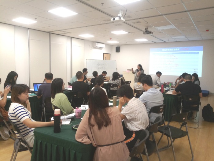 10月17至18日，古灵老师给广州某教育研究院中层以上干部近30人讲授《非人力资源经理的人力资源管理