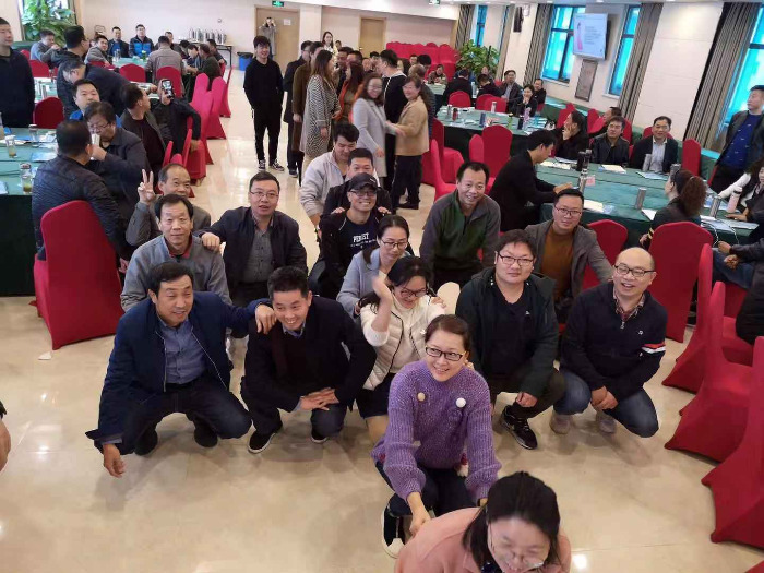 11月7日，柳娟老师继续为某市电力公司的155位中层干部带来《高情商沟通与深度竞争下的卓越服务能力提升》