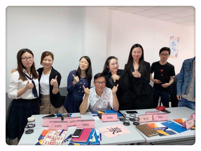 5月5-6日，上海某国内知名企业的继续返聘柳娟老师授课《商务礼仪》