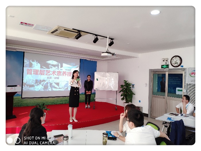 10月17、18日，柳娟老师为伊利酸奶事业部苏州工厂和南京、上海大区的学员们分别带来《管理层艺术素养》