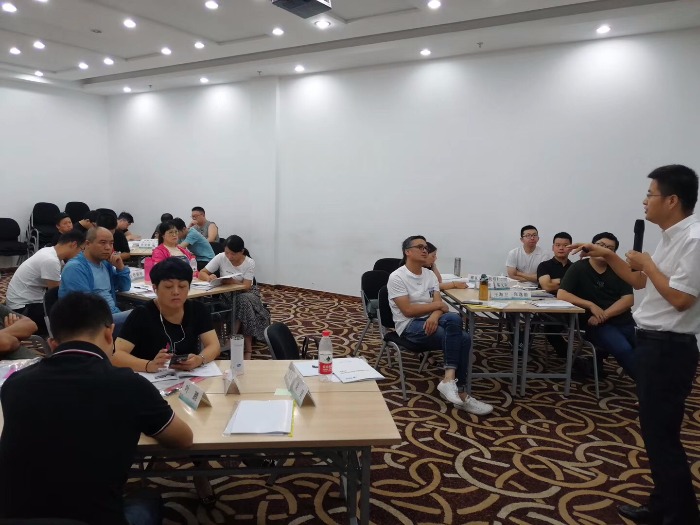 侯明哲老师9月18日受邀为浙江某电力讲授《大数据时代的人工智能和电力应用》