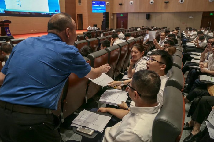 祝贺【执行力打造心动力】许延颖老师激情课程 许延颖老师9月7号为宜昌某集团公司讲授《执行力打造心动力》课程圆满结束。 学员积极互动，学以致用，企业给予极高的评价 课程收获满满，互动性十足