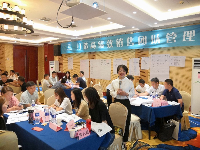 8月10～11日张芯译老师营为郑州市某知名商学院讲授《打造高绩效销售团队》课程圆满结束！