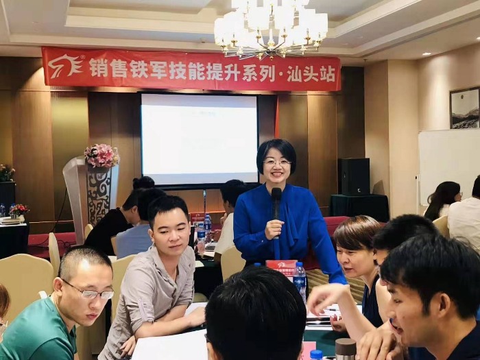 8月24日张芯译老师在汕头市讲授《销售心理学》公开课课程圆满结束！