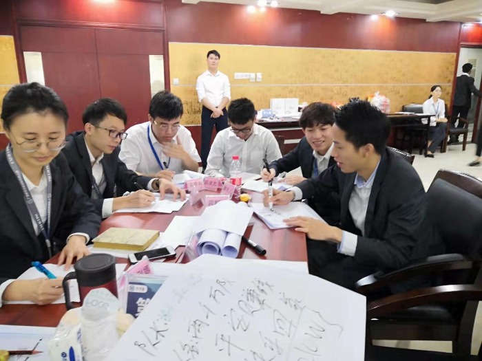 10月26日张芯译老师为广西机电设备公司讲授《打造销售铁军》课程顺利结束！