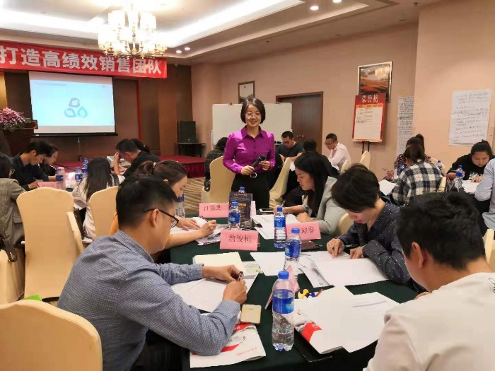 11月8~9日张芯译老师在汕头讲授《打造高绩效销售团队》公开课课程圆满结束！