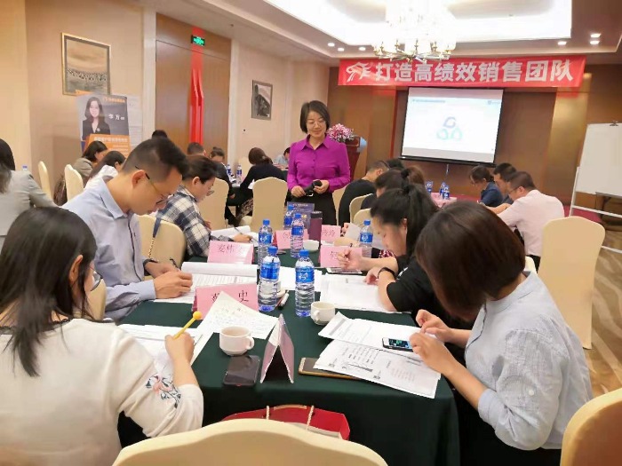 11月8~9日张芯译老师在汕头讲授《打造高绩效销售团队》公开课课程圆满结束！