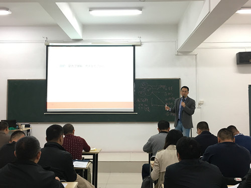 【龙飞老师】12月4号在长沙的公开课上讲授《高效沟通与协助》课程！