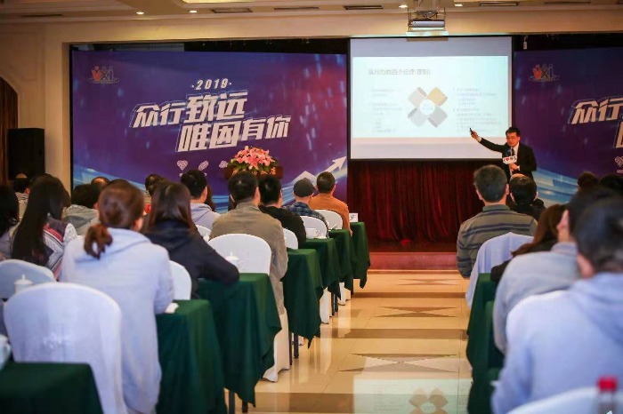 丁兴华博士11月3日给上海某外资企业讲授《企业战略规划与执行》课程圆满结束，全场136名分公司老总，总部CEO刘总课后总结丁老师课程对他启发非常大，有机会要再次邀请老师