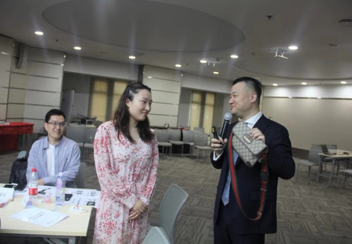 7月27日，【高净值客户谈资专家--张旸老师】又又又受邀为招商银行讲授《用奢侈品知识打开高净值客户之门 》课程圆满， 结束