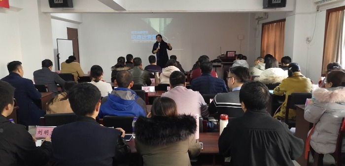 12月18号，李忠美老师受邀到杭州讲解《精准品牌营销之——电子商务运营管理》
