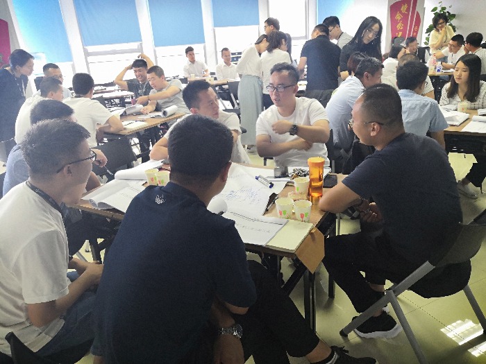 杨杰老师于7月13日给上市公司顺丰进行《经验萃取与课程开发》课程分享。
