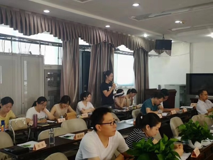 贺新杰老师8月12日给宜宾，中国移动，《5G技术的发展与场景应用》课程顺利结束，马上赶往武汉，中国联通的第三期《5G技术发展与场景应用》课程。运营商加快5G布局的同时在大规模进行员工培训，值得学习