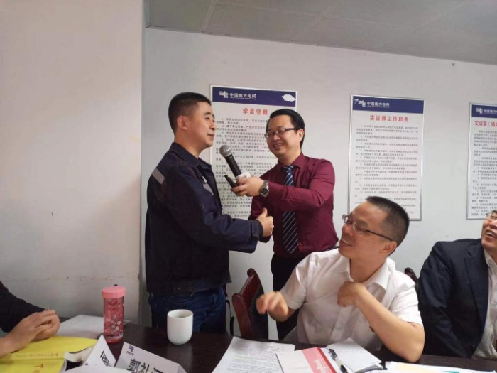 10月19号，彭晓辉老师在都匀为电网公司讲授《加勒比海盗之团队建设》