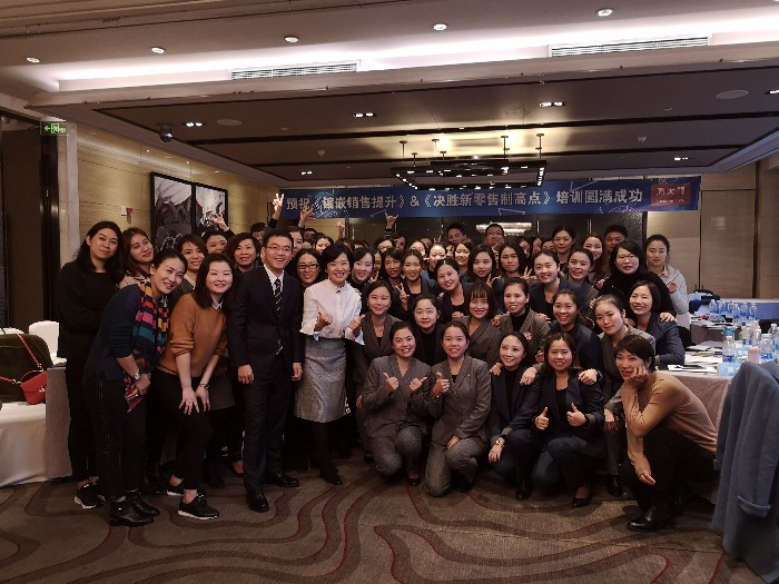 刘影老师11月13日为香港某知名名牌，西北大区销售精英分享《决胜新零售制高点》圆满结束！