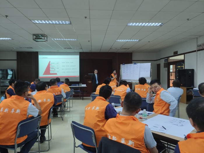 11月14-15号何有志老师为中国南方电网某分公司上《班组建设》