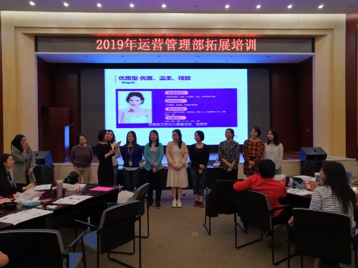 杨柳老师11月10为佛山招商银行分行讲授《生活美学的修炼》返聘课程圆满结束