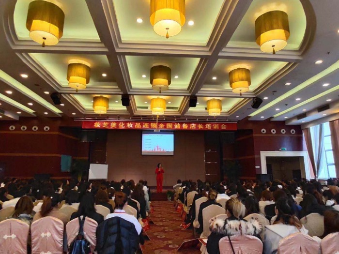 杨柳老师12月17-18号两天为温州妆芝美化妆品门店销售讲授《痛点成交-门店销售沟通技巧》的课程圆满结束