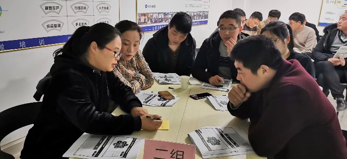 杨学‌军老师12月8日在宿迁当地讲授《全面‌质量管‌理》公开课结束