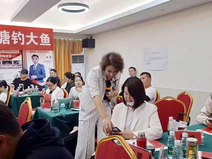 【吕咏梅老师】10月11号为长沙某商学院讲授《双截营销～VIP客户管理与经营》课程圆满结束！