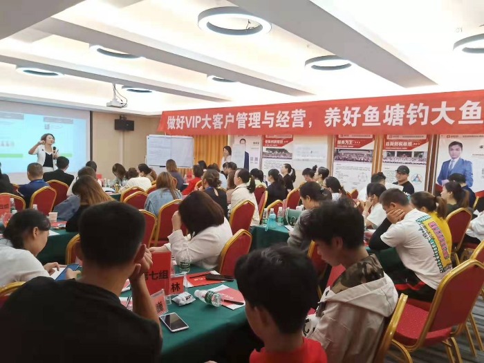 【吕咏梅老师】10月11号为长沙某商学院讲授《双截营销～VIP客户管理与经营》课程圆满结束！