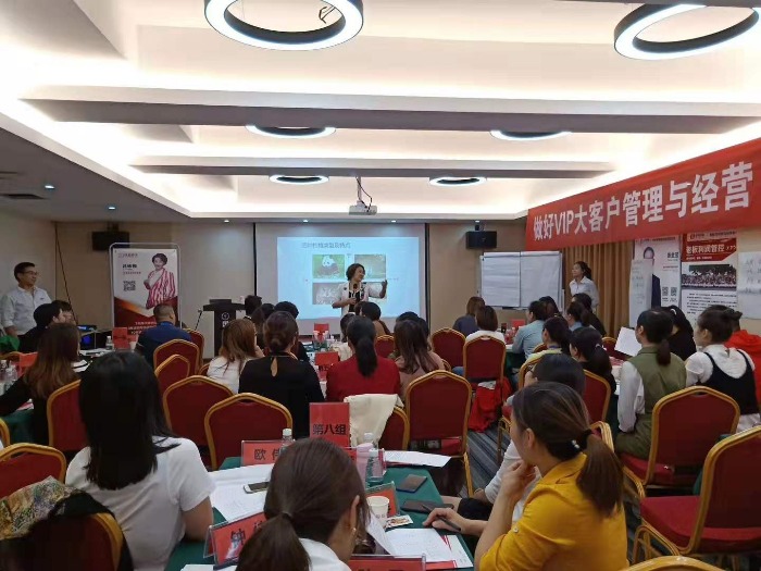 【吕咏梅老师】10月11号为长沙某商学院讲授《双截营销～VIP客户管理与经营》课程圆满结束！