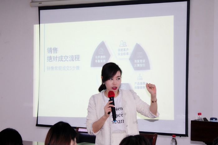 【王晓茹老师】10月27日为武汉某电商公司讲授《攻心为上—销售心理实战演练》课程圆满结束